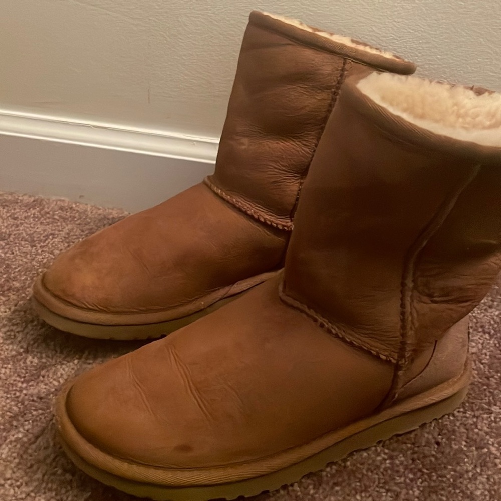 Tan girls Ugg